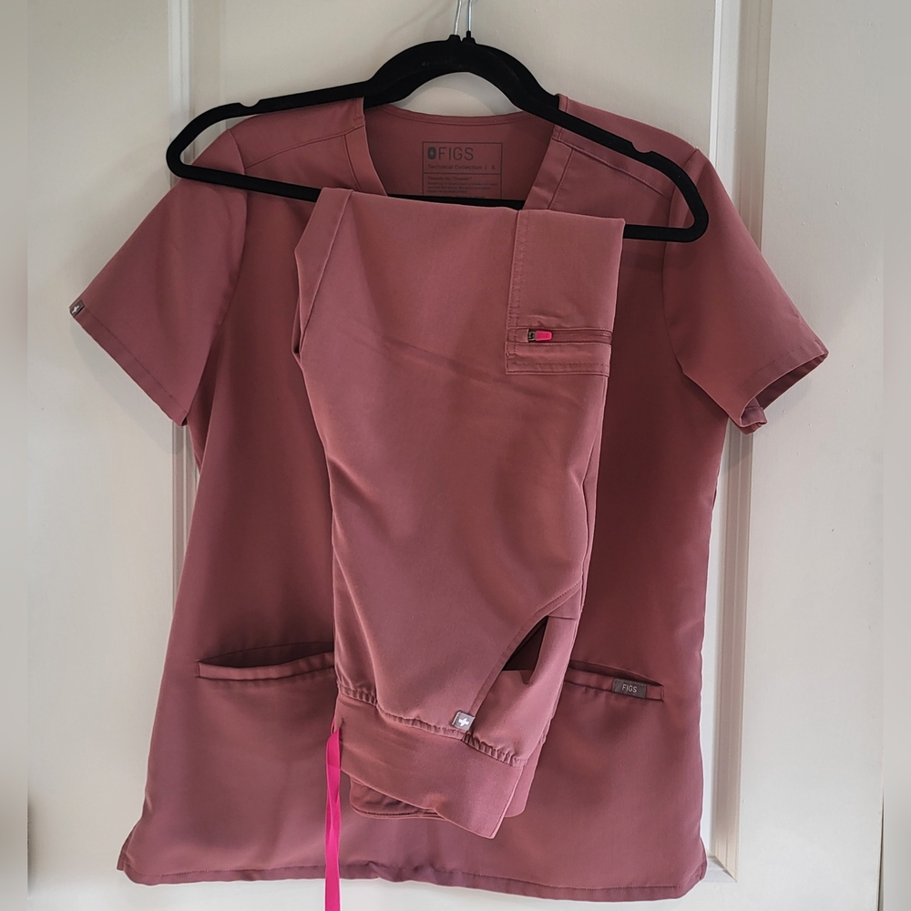 SOLD - Figs high-waisted joggers scrubs set size small top